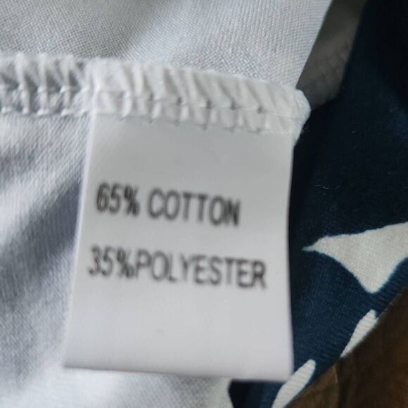 F68 Dark green with white print t-shirt - Picture 2 of 9